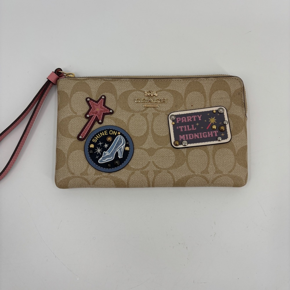Coach Wristlet Womens 
Khaki Disney Cinderella Patches C3358 Monogram